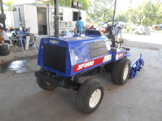รถตัดหญ้า ISEKI SF 300 4WD 3 ใบตัด พร้อมใช้งาน รถตัดหญ้า ISEKI SF 300 4WD 3 ใบตัด พร้อมใช้งาน