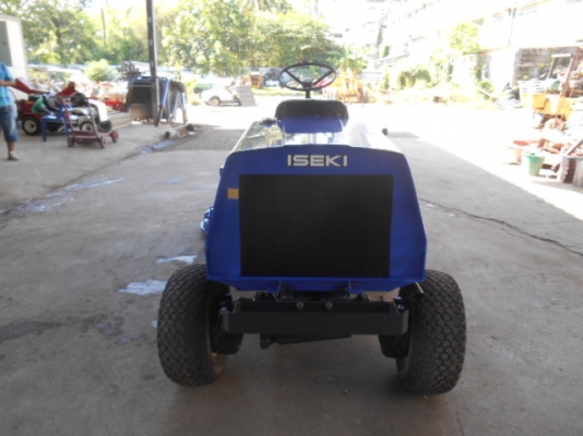 รถตัดหญ้า ISEKI SF 300 4WD 3 ใบตัด พร้อมใช้งาน รถตัดหญ้า ISEKI SF 300 4WD 3 ใบตัด พร้อมใช้งาน