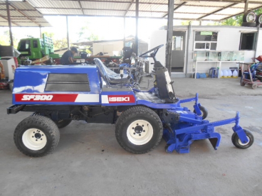 รถตัดหญ้า ISEKI SF 300 4WD 3 ใบตัด พร้อมใช้งาน รถตัดหญ้า ISEKI SF 300 4WD 3 ใบตัด พร้อมใช้งาน