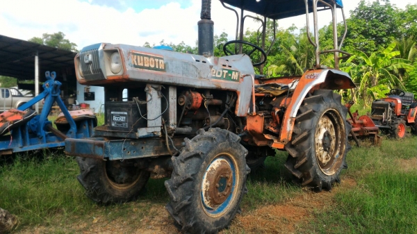 ขายรถไถ KUBOTA L1802DT 2 เพลา 18แรง เครื่องดี เกียร์ดี ใช้งานได้ปกติ  ราคา 45,000 มีรถขนส่งบริการขนส่งทั่วไทย สามย่านแทรคเตอร์ อ.แกลง จ.ระยอง 0818618678,0899347475 https://www.facebook.com/DC-Tractor-Rayong-3071545327?/shop? id line=081-8618678 id line=08