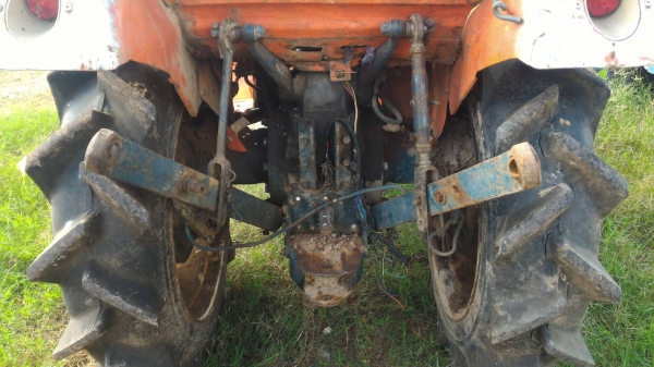 ขายรถไถ KUBOTA L1802DT 2 เพลา 18แรง เครื่องดี เกียร์ดี ใช้งานได้ปกติ  ราคา 45,000 มีรถขนส่งบริการขนส่งทั่วไทย สามย่านแทรคเตอร์ อ.แกลง จ.ระยอง 0818618678,0899347475 https://www.facebook.com/DC-Tractor-Rayong-3071545327?/shop? id line=081-8618678 id line=08