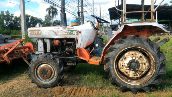 ขายรถไถ KUBOTA L1802DT 2 เพลา 18แรง เครื่องดี เกียร์ดี ใช้งานได้ปกติ  ราคา 45,000 มีรถขนส่งบริการขนส่งทั่วไทย สามย่านแทรคเตอร์ อ.แกลง จ.ระยอง 0818618678,0899347475 https://www.facebook.com/DC-Tractor-Rayong-3071545327?/shop? id line=081-8618678 id line=08