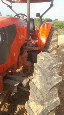 ขายรถไถKUBOTA M7040 อุปกรณ ์ใบดัน ผาน3,ผาน6 สภาพดี ราคา375,000บ. สนใจ 0835601591 หรือ 0903494058