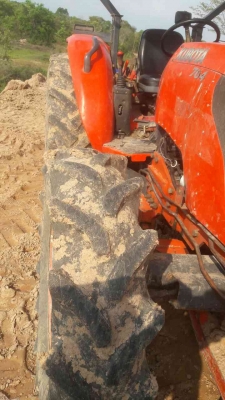 ขายรถไถKUBOTA M7040 อุปกรณ ์ใบดัน ผาน3,ผาน6 สภาพดี ราคา375,000บ. สนใจ 0835601591 หรือ 0903494058