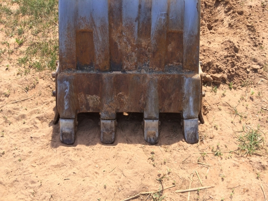 ขายด่วน KOMATSU PC 100L-1 ช่วงล่างใหญ่เอวสูงลดราคาครับอยากขายครับๆๆ