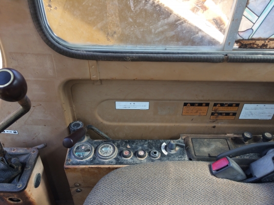 ขายด่วน KOMATSU PC 100L-1 ช่วงล่างใหญ่เอวสูงลดราคาครับอยากขายครับๆๆ