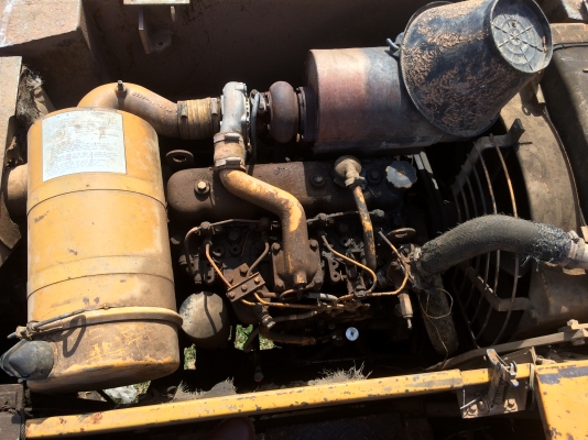 ขายด่วน KOMATSU PC 100L-1 ช่วงล่างใหญ่เอวสูงลดราคาครับอยากขายครับๆๆ