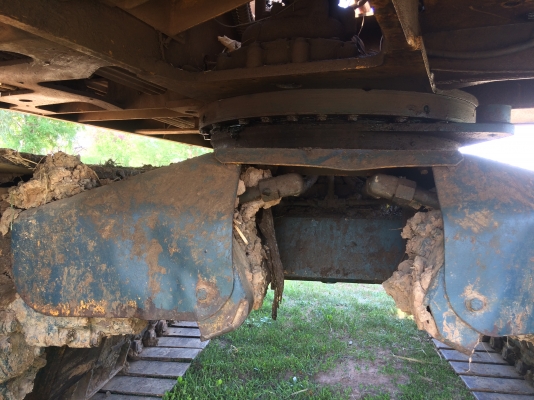 ขายด่วน KOMATSU PC 100L-1 ช่วงล่างใหญ่เอวสูงลดราคาครับอยากขายครับๆๆ