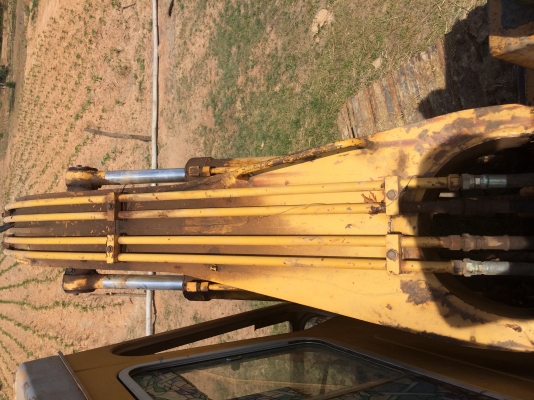 ขายด่วน KOMATSU PC 100L-1 ช่วงล่างใหญ่เอวสูงลดราคาครับอยากขายครับๆๆ