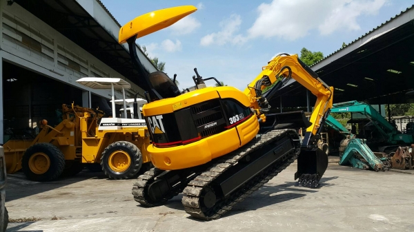 ขาย รถขุด CATERPILLAR รุ่น 303CR มือสองญี่ปุ่น แทรกเหล็ก สลักบูท เอวแน่น 100\%  คันนี้ มีไลน์กระแทก ระบบสมบูรณ์ ทำงานไว  มือถือ/LINE ID : 0818753444