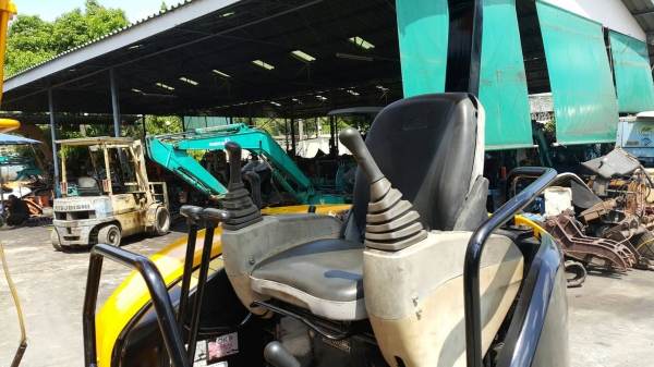 ขาย รถขุด CATERPILLAR รุ่น 303CR มือสองญี่ปุ่น แทรกเหล็ก สลักบูท เอวแน่น 100\%  คันนี้ มีไลน์กระแทก ระบบสมบูรณ์ ทำงานไว  มือถือ/LINE ID : 0818753444