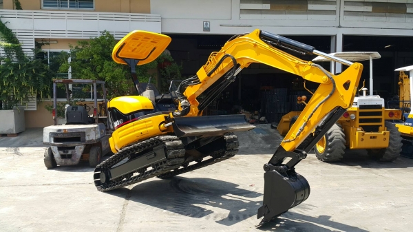 ขาย รถขุด CATERPILLAR รุ่น 303CR มือสองญี่ปุ่น แทรกเหล็ก สลักบูท เอวแน่น 100\%  คันนี้ มีไลน์กระแทก ระบบสมบูรณ์ ทำงานไว  มือถือ/LINE ID : 0818753444