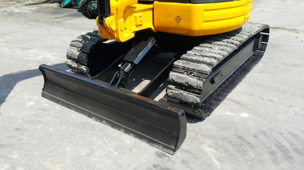 ขาย รถขุด CATERPILLAR รุ่น 303CR มือสองญี่ปุ่น แทรกเหล็ก สลักบูท เอวแน่น 100\%  คันนี้ มีไลน์กระแทก ระบบสมบูรณ์ ทำงานไว  มือถือ/LINE ID : 0818753444