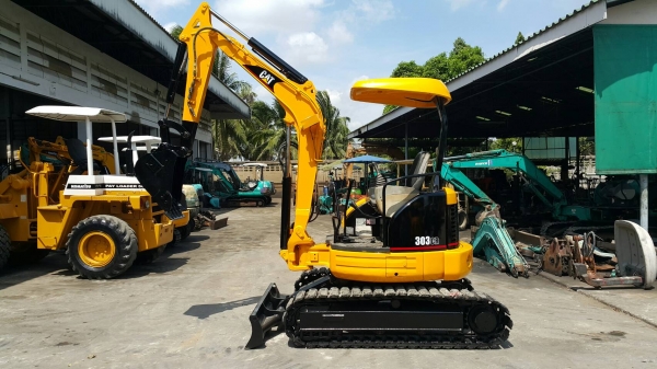 ขาย รถขุด CATERPILLAR รุ่น 303CR มือสองญี่ปุ่น แทรกเหล็ก สลักบูท เอวแน่น 100\%  คันนี้ มีไลน์กระแทก ระบบสมบูรณ์ ทำงานไว  มือถือ/LINE ID : 0818753444