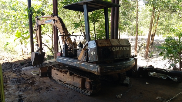 ขาย 195,000 KOMATSU pc30-5  เครื่องดี ปั้มดี เอวแน่น ช่วงล่างสวย รถสวยพร้อมใช้ สภาพเก่านอก รถอยู่ จ.จันทบุรี 090-772-3710 090-772-3708