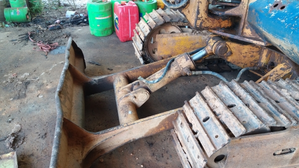 ขาย 195,000 KOMATSU pc30-5  เครื่องดี ปั้มดี เอวแน่น ช่วงล่างสวย รถสวยพร้อมใช้ สภาพเก่านอก รถอยู่ จ.จันทบุรี 090-772-3710 090-772-3708