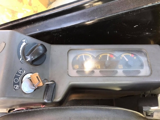 ขายรถแบคโฮ CAT 308CCR มีลายหัวกระแทก รถนอกนำเข้าเองจากญี่ปุ่น สภาพสวยพร้อมใช้งาน มีVDOการทำงานครับ