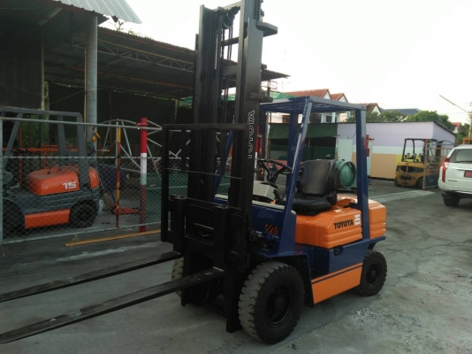 ขาย รถโฟรคลิฟท์ โตโยต้า รุ่น 5 เบนซิน ขาย รถโฟรคลิฟท์ โตโยต้า รุ่น 5 เบนซิน