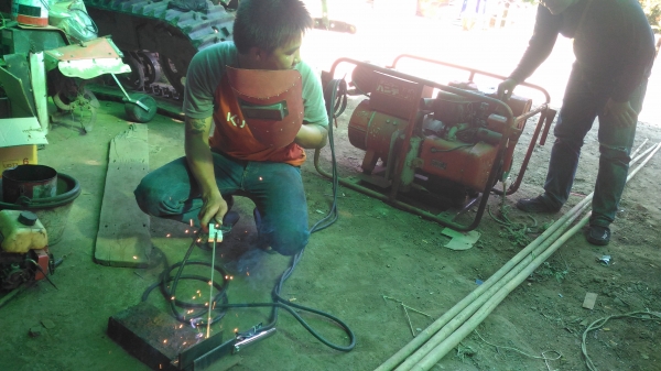 เครื่องเชื่อม/เครื่องปั่นไฟสนสม