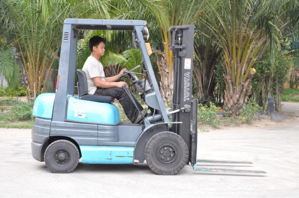 ขายFORKLIFT TOTOTA รุ่น6FG15(1.5ตัน) สวยเดิมจากญี่ปุ่น ยังไม่เคยใช้ในไทย 135,000เท่านั้น!!