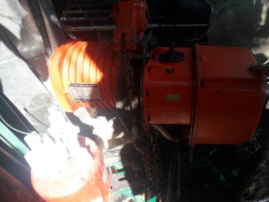 ชาย !! รอกโซ่ไฟฟ้า2ตัน380v.ยี่ห้อBlack Bear.สภาพเดิมๆสวยๆ.พร้อมใช้