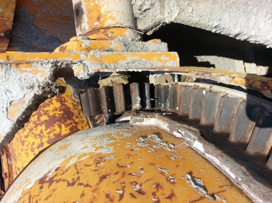 เผื่อมีใครสนใจครับ รถโม่ปูนสภาพพร้อมใช้ เอารถมาขนไปเลยครับ