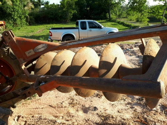 รถไถ 45 แรง DI  ปึ 53  ขายตามสภาพ  พร้อมลุยงาน อุปกร  2 ชิ้น  ราคาลดเหลือ  เบาฯฯ  200000  บาท    ดูรถ ที  จ. สุรินทร์   วันทูคอล 098 668-3479 dtac 094 283-9369 สิทธิ์ คับ