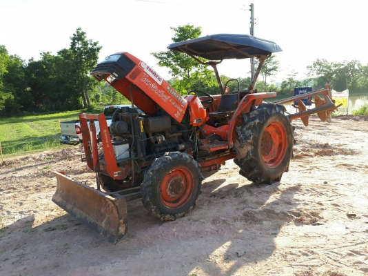 รถไถ 45 แรง DI  ปึ 53  ขายตามสภาพ  พร้อมลุยงาน อุปกร  2 ชิ้น  ราคาลดเหลือ  เบาฯฯ  200000  บาท    ดูรถ ที  จ. สุรินทร์   วันทูคอล 098 668-3479 dtac 094 283-9369 สิทธิ์ คับ