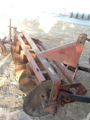 รถไถ 45 แรง DI  ปึ 53  ขายตามสภาพ  พร้อมลุยงาน อุปกร  2 ชิ้น  ราคาลดเหลือ  เบาฯฯ  200000  บาท    ดูรถ ที  จ. สุรินทร์   วันทูคอล 098 668-3479 dtac 094 283-9369 สิทธิ์ คับ