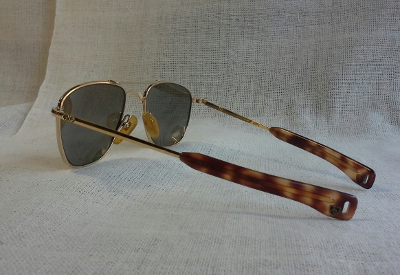 แว่นตาอเมริกันเสืออากาศ  ตัวจ่าฝูง!  &#039;นักบิน - ผู้ครองฟ้า&#039; ยุค &#039;80s  Vintage AO Skymaster Aviator handmade in USA  ตัวแท้!  จริงใจ-ไม่จิงโจ้!