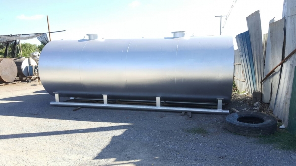 ถังน้ำมัน 20000 ลิตรแบ่ง 2 ห้องแยกใส่น้ำมันได้สองประเภท