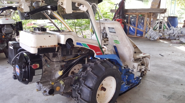 รถเกี่ยวข้าวดินตาม แบบมัด วางลาย รหัสสินค้า  D2 - 11 สอบถามได้