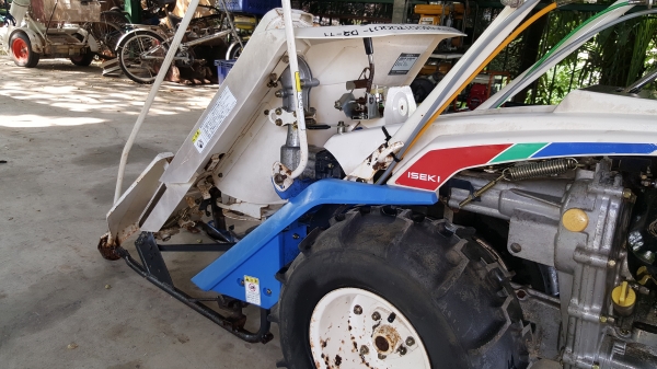 รถเกี่ยวข้าวดินตาม แบบมัด วางลาย รหัสสินค้า  D2 - 11 สอบถามได้