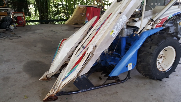 รถเกี่ยวข้าวดินตาม แบบมัด วางลาย รหัสสินค้า  D2 - 11 สอบถามได้