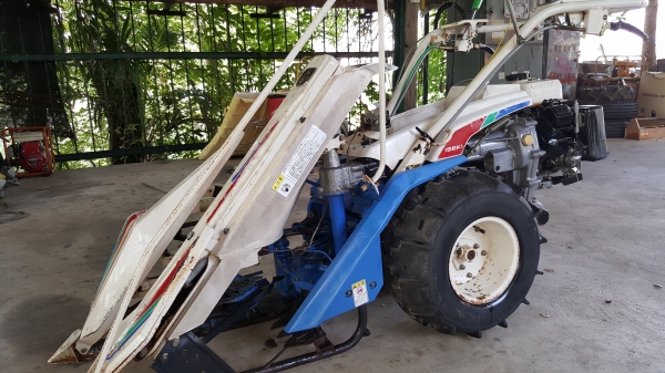 รถเกี่ยวข้าวดินตาม แบบมัด วางลาย รหัสสินค้า  D2 - 11 สอบถามได้