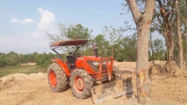 KUBOTA M7040 ราคา 375,000 บาท เครื่องดี เกียร์แรง อุปกรณ ์ใบดัน ผาน3,ผาน6 เอกสารเล่มทะเบียน  รถอยู่ จ.ขอนแก่น โทร&amp;ไอดีไลน์ 0610710295