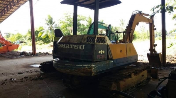 ขาย 195,000 KOMATSU pc30-5  เครื่องดี ปั้มดี เอวแน่น ช่วงล่างสวย รถสวยพร้อมใช้ สภาพเก่านอก  รถอยู่ จ.จันทบุรี  โทร&amp;ไอดีไลน์ 0610710295