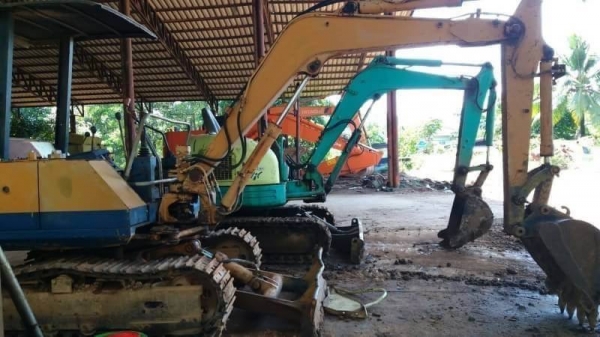 ขาย 195,000 KOMATSU pc30-5  เครื่องดี ปั้มดี เอวแน่น ช่วงล่างสวย รถสวยพร้อมใช้ สภาพเก่านอก  รถอยู่ จ.จันทบุรี  โทร&amp;ไอดีไลน์ 0610710295