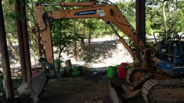 ขาย 195,000 KOMATSU pc30-5  เครื่องดี ปั้มดี เอวแน่น ช่วงล่างสวย รถสวยพร้อมใช้ สภาพเก่านอก  รถอยู่ จ.จันทบุรี  โทร&amp;ไอดีไลน์ 0610710295