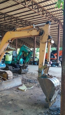 ขาย 195,000 KOMATSU pc30-5  เครื่องดี ปั้มดี เอวแน่น ช่วงล่างสวย รถสวยพร้อมใช้ สภาพเก่านอก  รถอยู่ จ.จันทบุรี  โทร&amp;ไอดีไลน์ 0610710295