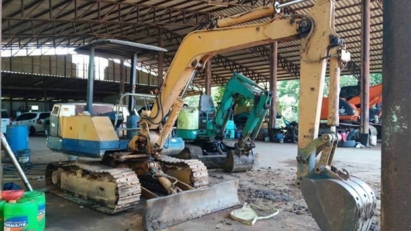 ขาย 195,000 KOMATSU pc30-5  เครื่องดี ปั้มดี เอวแน่น ช่วงล่างสวย รถสวยพร้อมใช้ สภาพเก่านอก  รถอยู่ จ.จันทบุรี  โทร&amp;ไอดีไลน์ 0610710295