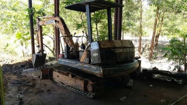 ขาย 195,000 KOMATSU pc30-5  เครื่องดี ปั้มดี เอวแน่น ช่วงล่างสวย รถสวยพร้อมใช้ สภาพเก่านอก  รถอยู่ จ.จันทบุรี  โทร&amp;ไอดีไลน์ 0610710295