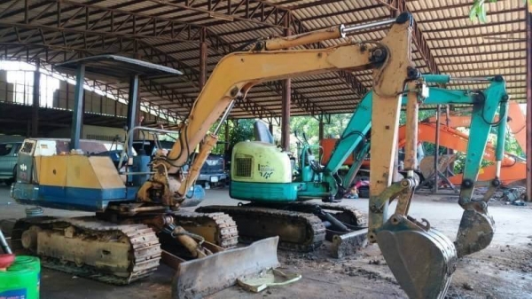 ขาย 195,000 KOMATSU pc30-5  เครื่องดี ปั้มดี เอวแน่น ช่วงล่างสวย รถสวยพร้อมใช้ สภาพเก่านอก  รถอยู่ จ.จันทบุรี  โทร&amp;ไอดีไลน์ 0610710295