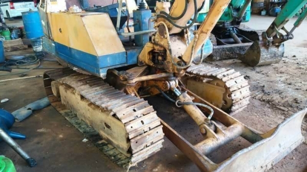 ขาย 195,000 KOMATSU pc30-5  เครื่องดี ปั้มดี เอวแน่น ช่วงล่างสวย รถสวยพร้อมใช้ สภาพเก่านอก  รถอยู่ จ.จันทบุรี  โทร&amp;ไอดีไลน์ 0610710295