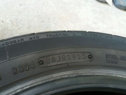 ขายยาง Dunlop 185 55 15 มีคู่เดียว ปี 13 ขายยาง Dunlop 185 55 15 มีคู่เดียว ปี 13