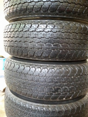 แม๊ก+ยาง Bs 255/70/15เก่าปี ดอกใช้ได้แถมไป ล้อสภาพ95\% สีเดิมๆ ชุด4500บ.โทร.0879050181-0995357594 ส่งได้คับ