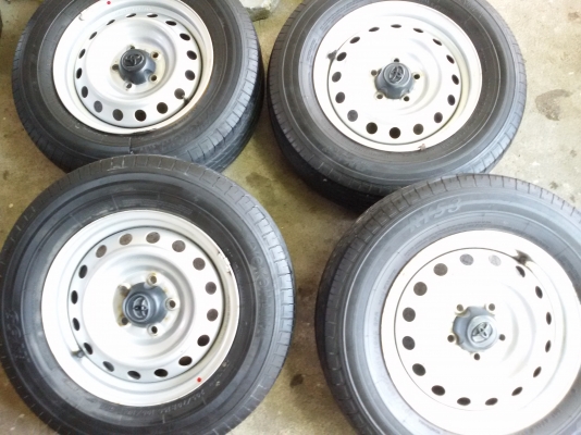 ล้อกะทะรีโว้15/5รู+ยางโยโก205/70/15ปี15 ชุด 4000บ. โทร0879050181-0995357594 ส่งได้คับ