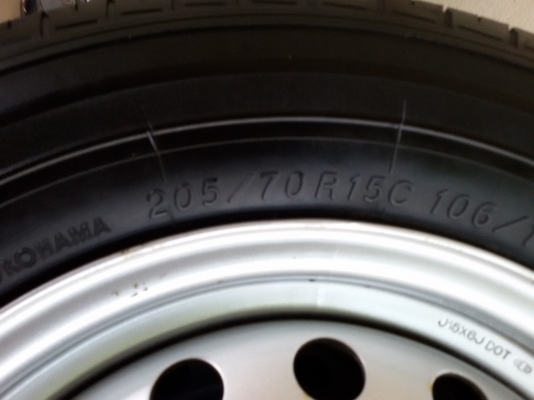 ล้อกะทะรีโว้15/5รู+ยางโยโก205/70/15ปี15 ชุด 4000บ. โทร0879050181-0995357594 ส่งได้คับ