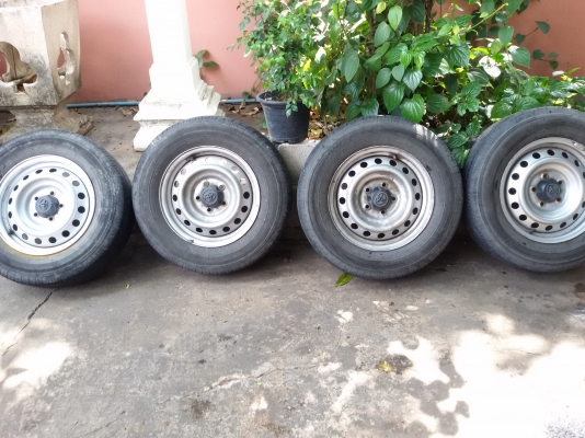 ล้อกะทะรีโว้15/5รู+ยางโยโก205/70/15ปี15 ชุด 4000บ. โทร0879050181-0995357594 ส่งได้คับ