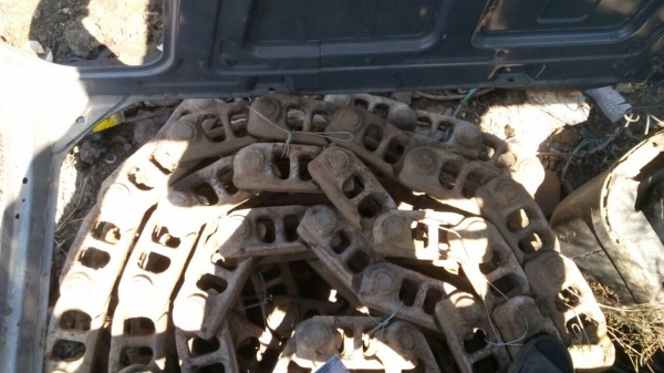 ขายโซ่รถแทรกเตอร์ D-5 สภาพตามรูปครับ ยี่ห้อเบอร์โก้ ขายไม่แพง